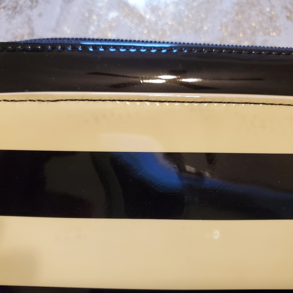 Kate Spade Penn Valley Neha Wallet - Picture 5 of 13